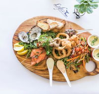 Pavement Restaurant at Lufra Hotel and Apartments - E Caravan Parks