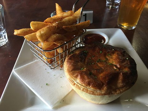 Tannin Restaurant - E Caravan Parks 0