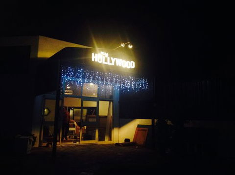 Hello Hollywood Restaurant And Function Centre - E Caravan Parks 0