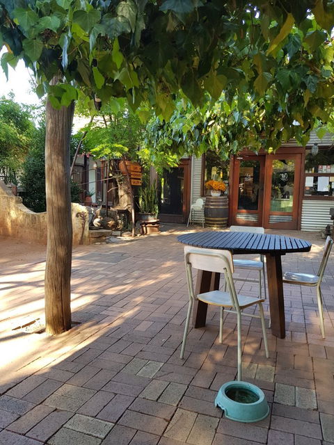 Taylor's Cafe - E Caravan Parks 8