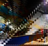 Trafalgars Hotel - E Caravan Parks