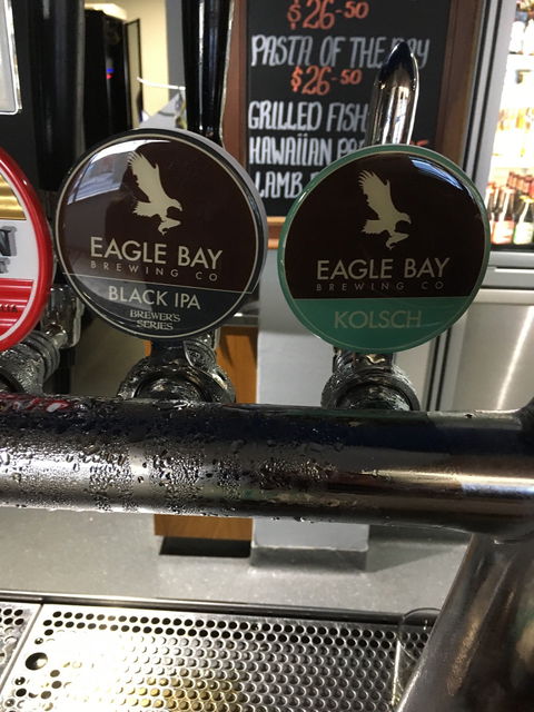 Trafalgars Hotel - E Caravan Parks 10