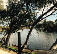 Ravenswood Hotel - E Caravan Parks