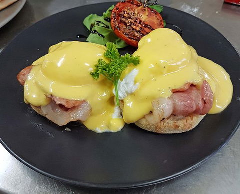 Cruisers Hub Cafe - E Caravan Parks 0