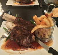 Murray Bridge Hotel- Dining Room - E Caravan Parks