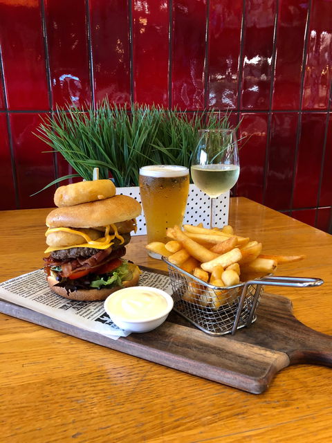 Mango Hill Tavern - E Caravan Parks 6