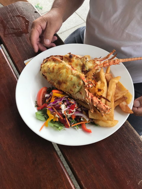 North Lakes Tavern - E Caravan Parks 5