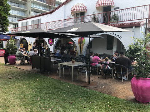 Pig Face Seafood Takeaway - E Caravan Parks 0