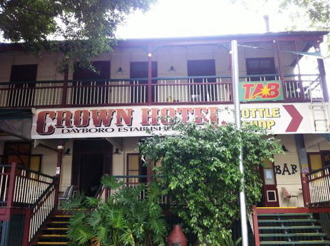 Crown Hotel - E Caravan Parks 0