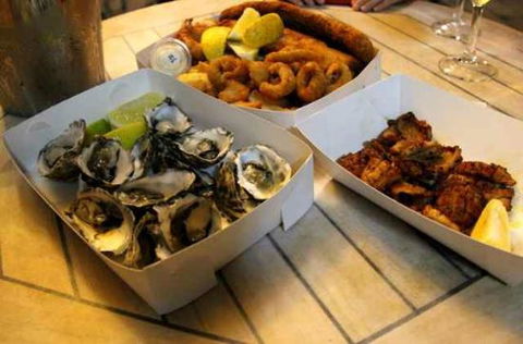 Noosa Harbour Fish Market - E Caravan Parks 0