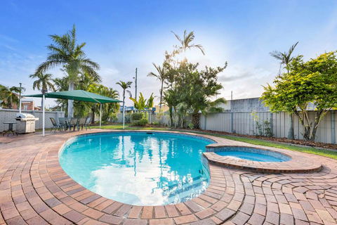Rockhampton Riverside Central Hotel - E Caravan Parks 5
