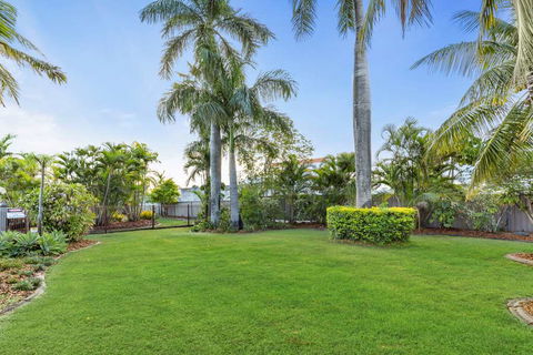 Rockhampton Riverside Central Hotel - E Caravan Parks 8