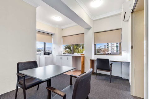 Rockhampton Riverside Central Hotel - E Caravan Parks 9