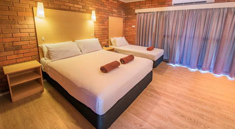 Contour Hotel - E Caravan Parks 3