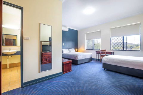 Atherton Hotel - E Caravan Parks 4
