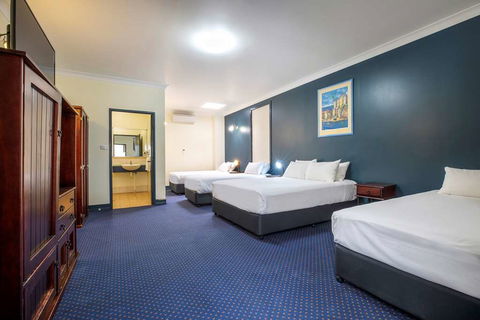 Atherton Hotel - E Caravan Parks 7
