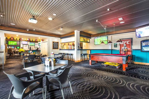 Atherton Hotel - E Caravan Parks 9