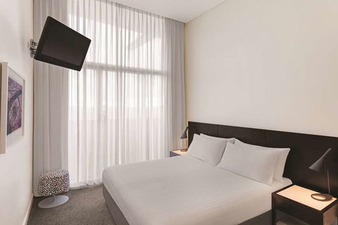Adina Apartment Hotel Perth - E Caravan Parks 9