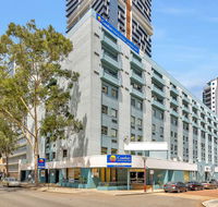 Comfort Inn  Suites Goodearth - E Caravan Parks