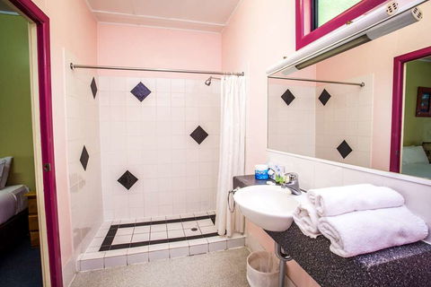 Darra Motel and Conference Centre - E Caravan Parks 9