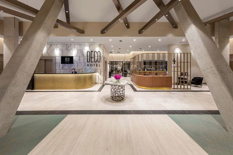 Deco Hotel - E Caravan Parks 0