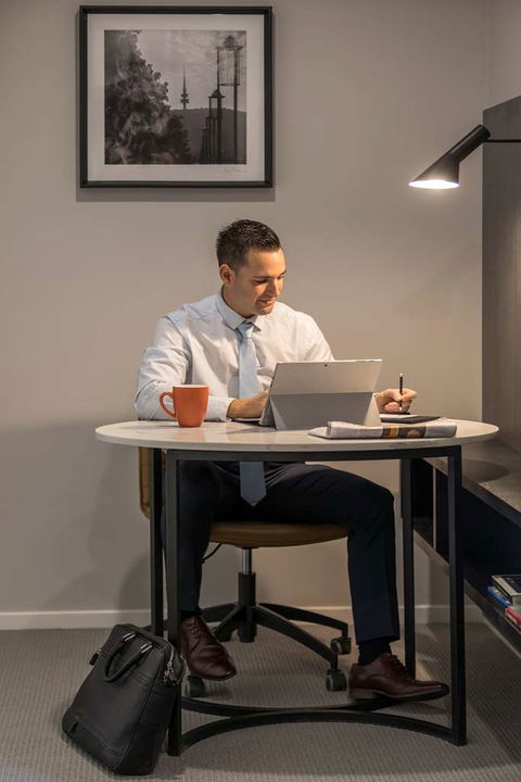 Deco Hotel - E Caravan Parks 8