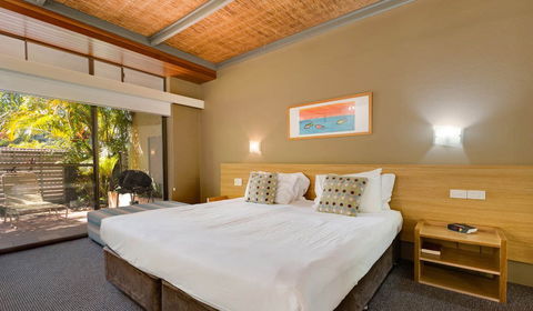 Nautilus Beachfront Villas & Spa - E Caravan Parks 1