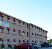 Arena Hotel - E Caravan Parks