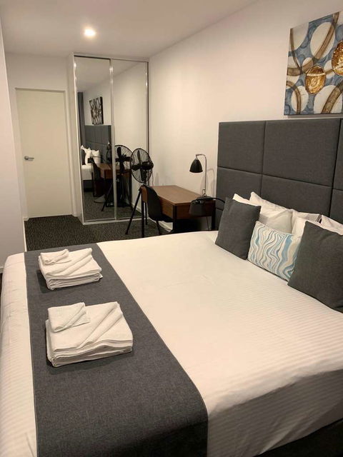 Adelaide Dress Circle Apartments - E Caravan Parks 1