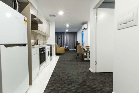 Adelaide Dress Circle Apartments - E Caravan Parks 5