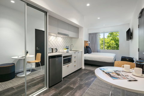 Quest Canberra City Walk - E Caravan Parks 5
