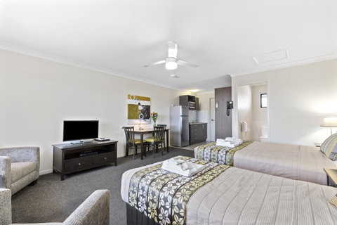 Blackwater Central Motel - E Caravan Parks 4