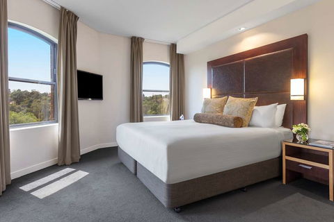 Amora Hotel Riverwalk Melbourne - E Caravan Parks 11