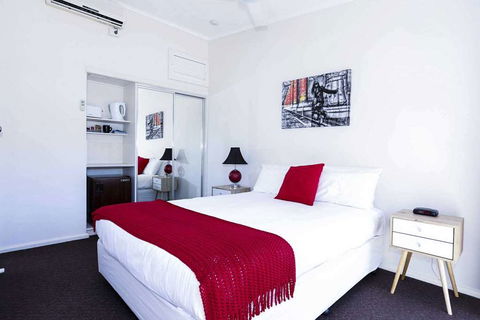 Comfort Inn Premier Coffs Harbour - E Caravan Parks 1