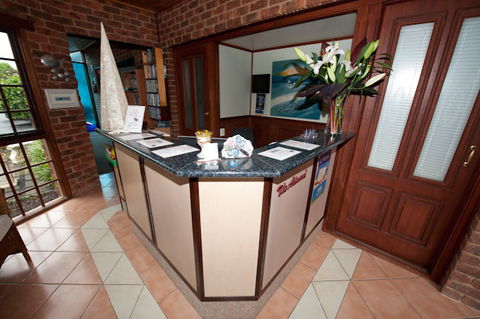 Admiral Motor Inn - E Caravan Parks 1