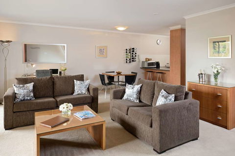 Ringwood Royale Apartment Hotel - E Caravan Parks 2
