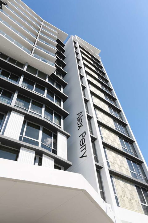 Alex Perry Hotel And Apartments - E Caravan Parks 1