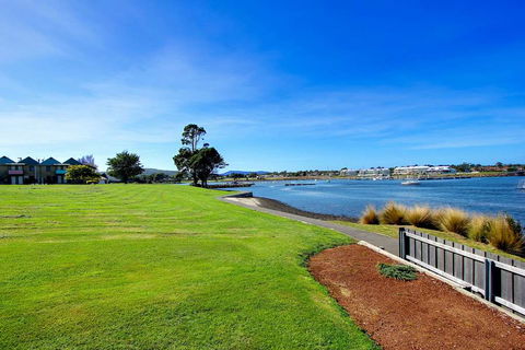Comfort Inn The Pier - E Caravan Parks 0