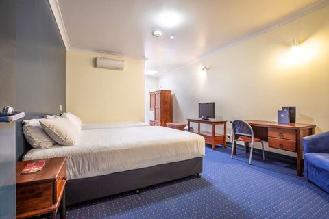 Atherton Hotel - E Caravan Parks 2