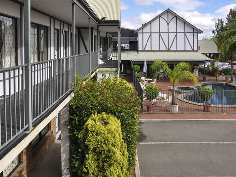 Ibis Styles Adelaide Manor - E Caravan Parks 0