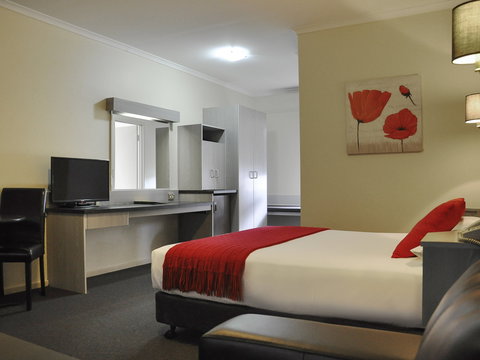 Ibis Styles Adelaide Manor - E Caravan Parks 2