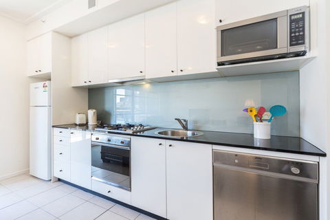Astra Apartments Sydney CBD - E Caravan Parks 2