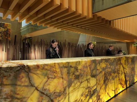 Meriton Suites World Tower - E Caravan Parks 1