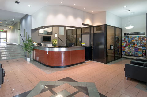 Adelaide Riviera Hotel - E Caravan Parks 1
