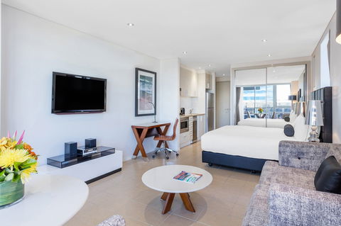 Meriton Suites Broadbeach - E Caravan Parks 0
