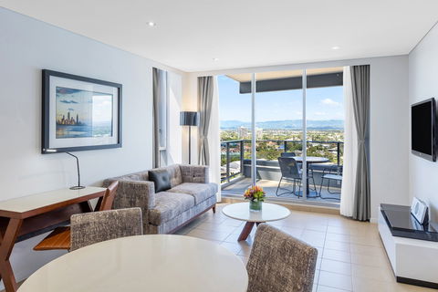 Meriton Suites Broadbeach - E Caravan Parks 2