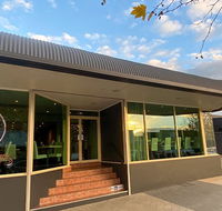 Ashton Townhouse Motel  Suites Tumut - E Caravan Parks