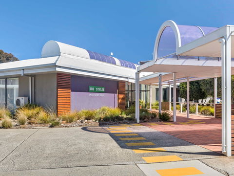 Ibis Styles Eagle Hawk Canberra Resort - E Caravan Parks 1