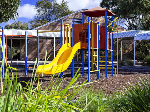 Ibis Styles Eagle Hawk Canberra Resort - E Caravan Parks 2