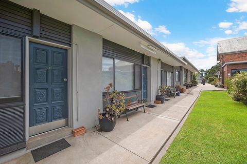 Hamilton Lakeside Motel - E Caravan Parks 0